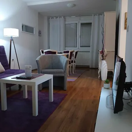 Lovely Square Apartment Purple Velvet Szkopje Kültér fotó
