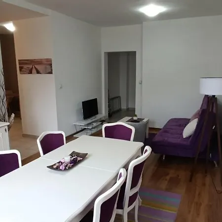 Lovely Square Apartment Purple Velvet Szkopje Kültér fotó