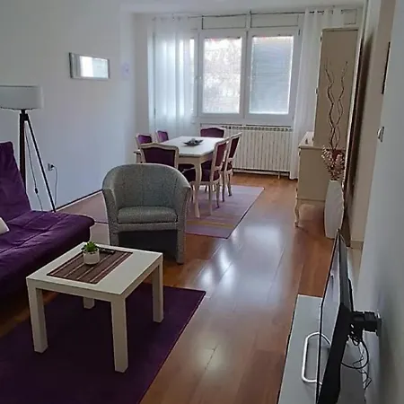 Lovely Square Apartment Purple Velvet Szkopje Kültér fotó