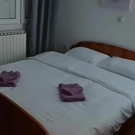 Lovely Square Apartment Purple Velvet Szkopje Kültér fotó