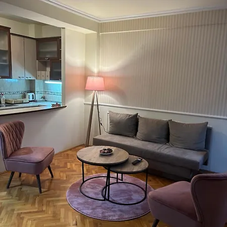 Lovely Square Apartment Purple Velvet Szkopje Kültér fotó