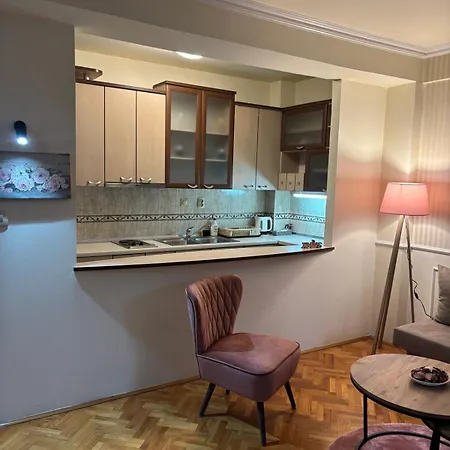 Lovely Square Apartment Purple Velvet Szkopje Szoba fotó