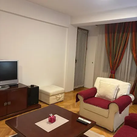 Lovely Square Apartment Purple Velvet Szkopje Kültér fotó