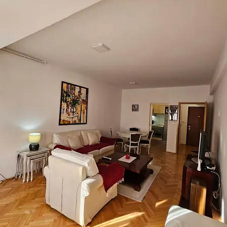 Lovely Square Apartment Purple Velvet Szkopje Kültér fotó