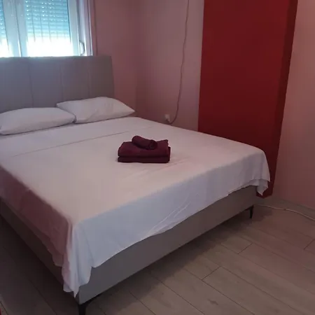 Lovely Square Apartment Purple Velvet 43 Macedonia Stree Skopje Room photo