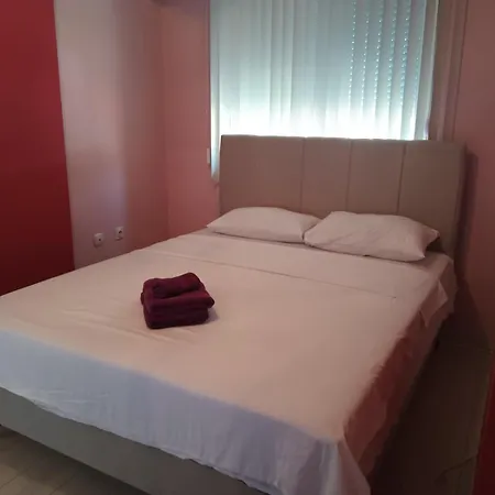 Lovely Square Apartment Purple Velvet 43 Macedonia Stree Skopje Room photo