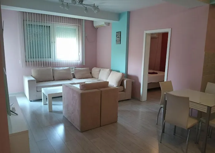 Lovely Square Apartment Purple Velvet 43 Macedonia Stree
