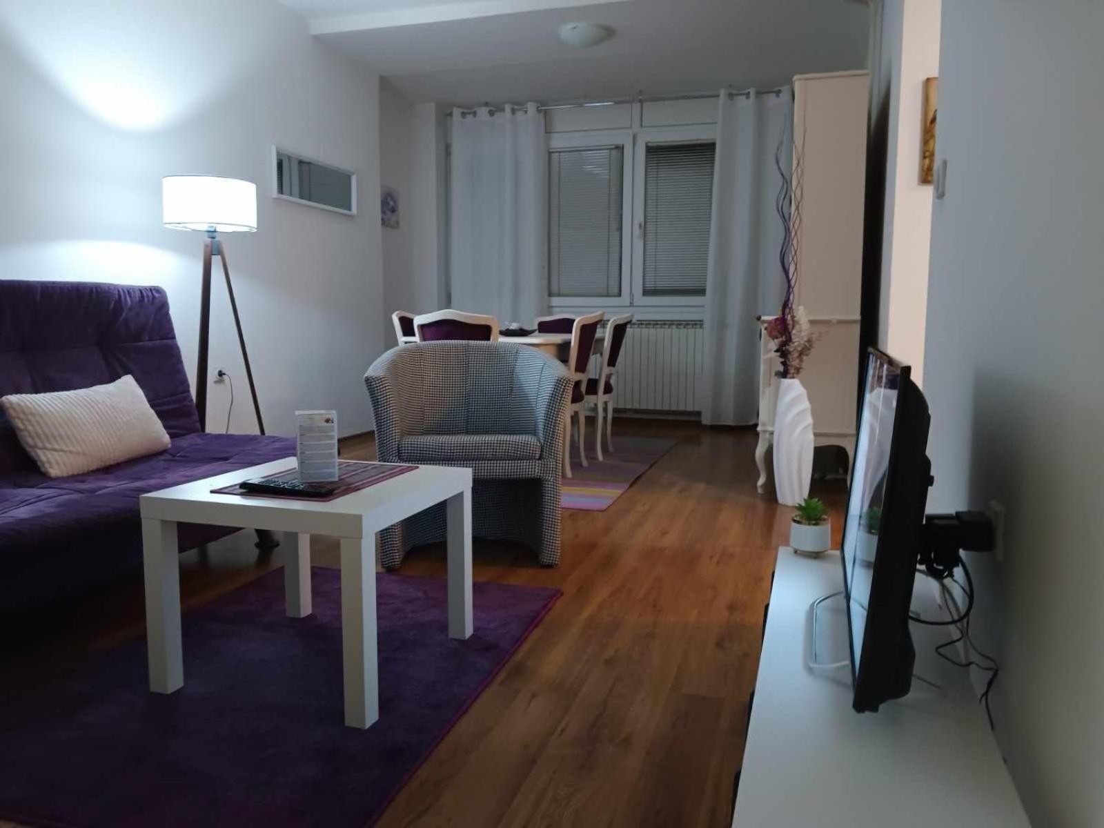Lovely Square Purple Velvet 43 Macedonia Stree Апартамент Скопие