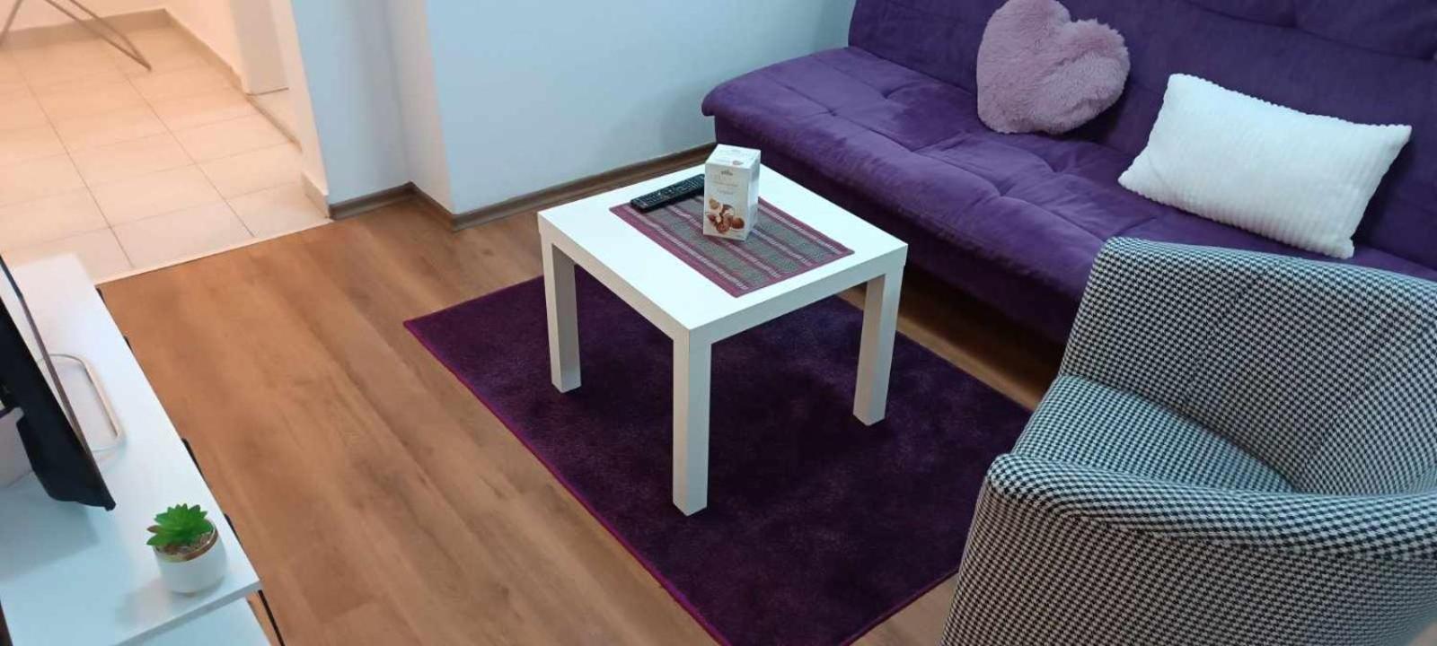 Apartman Lovely Square Purple Velvet