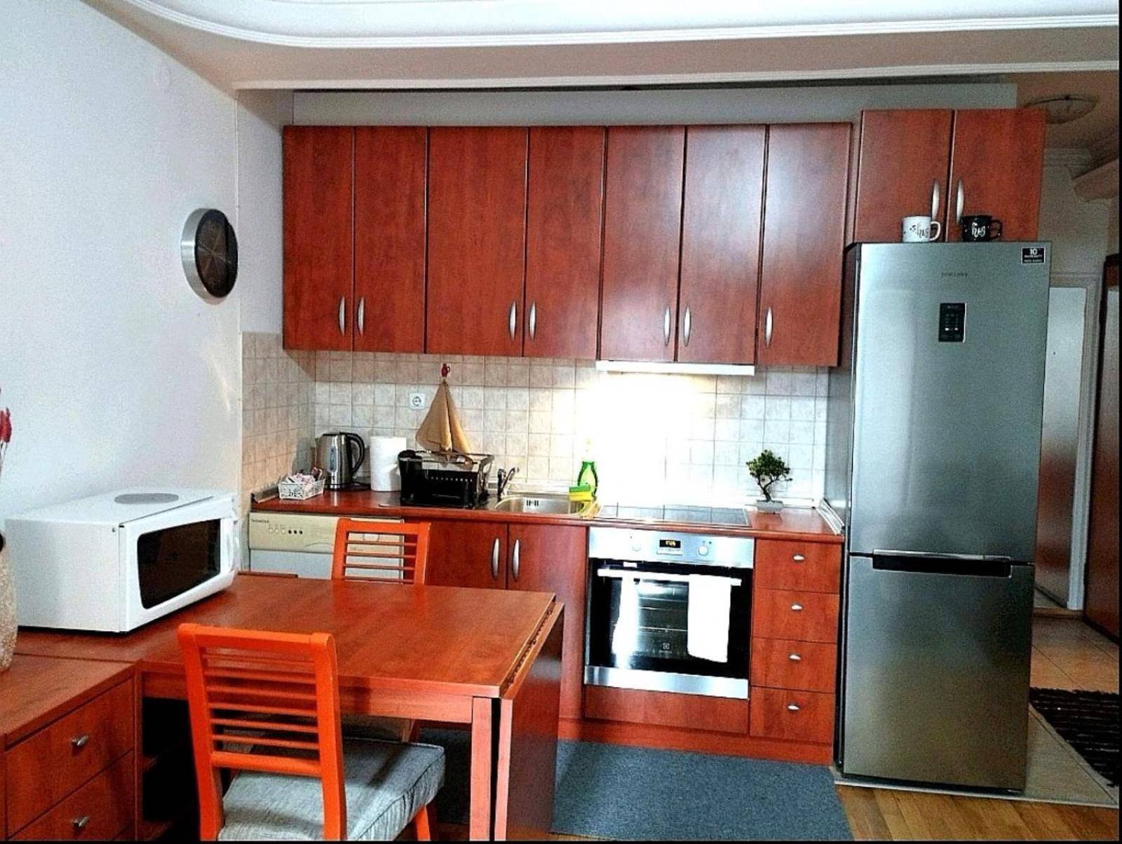 Lovely Square Purple Velvet Apartman