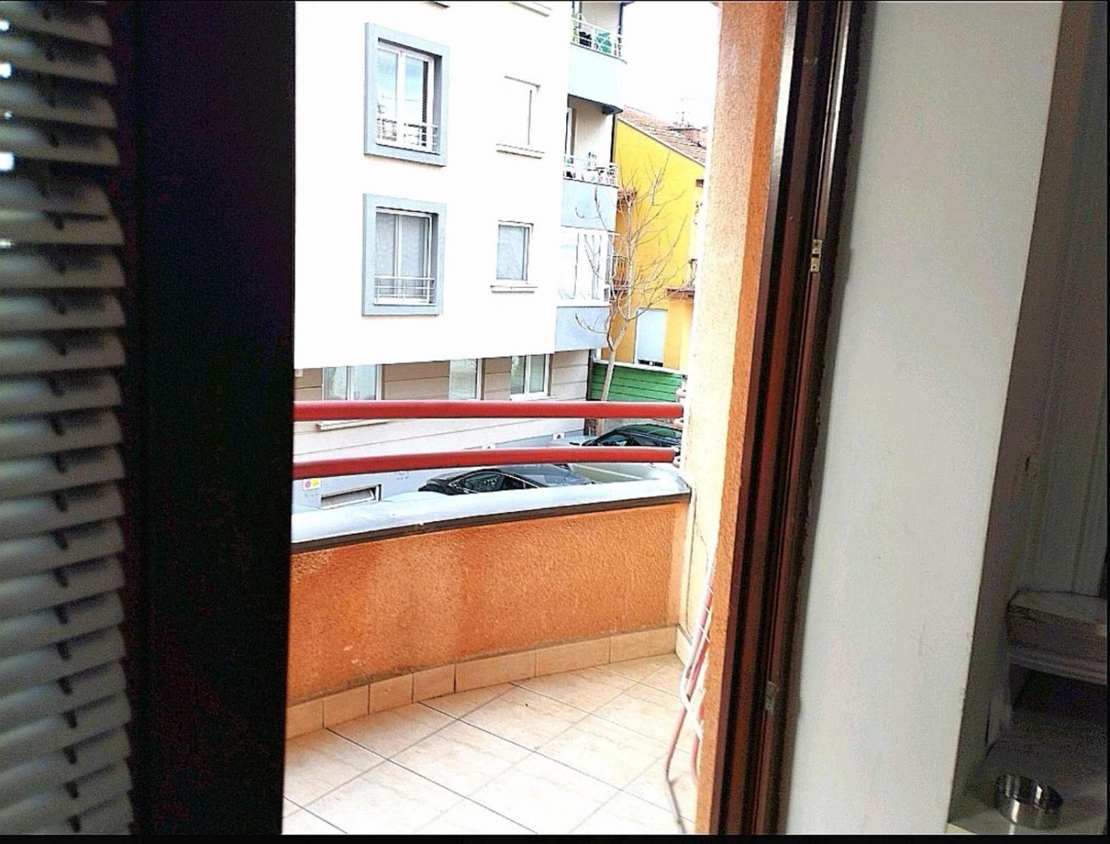 Апартамент Lovely Square Purple Velvet 43 Macedonia Stree