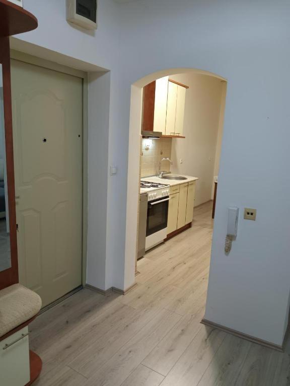 Apartman Lovely Square Purple Velvet *