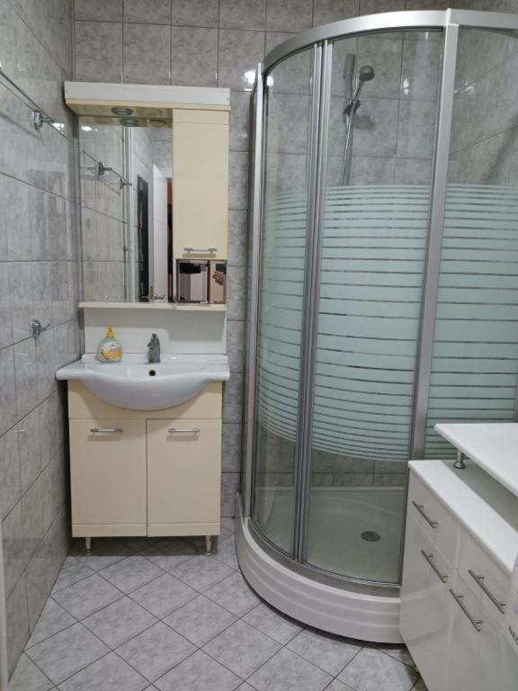 Lovely Square Purple Velvet Apartman *