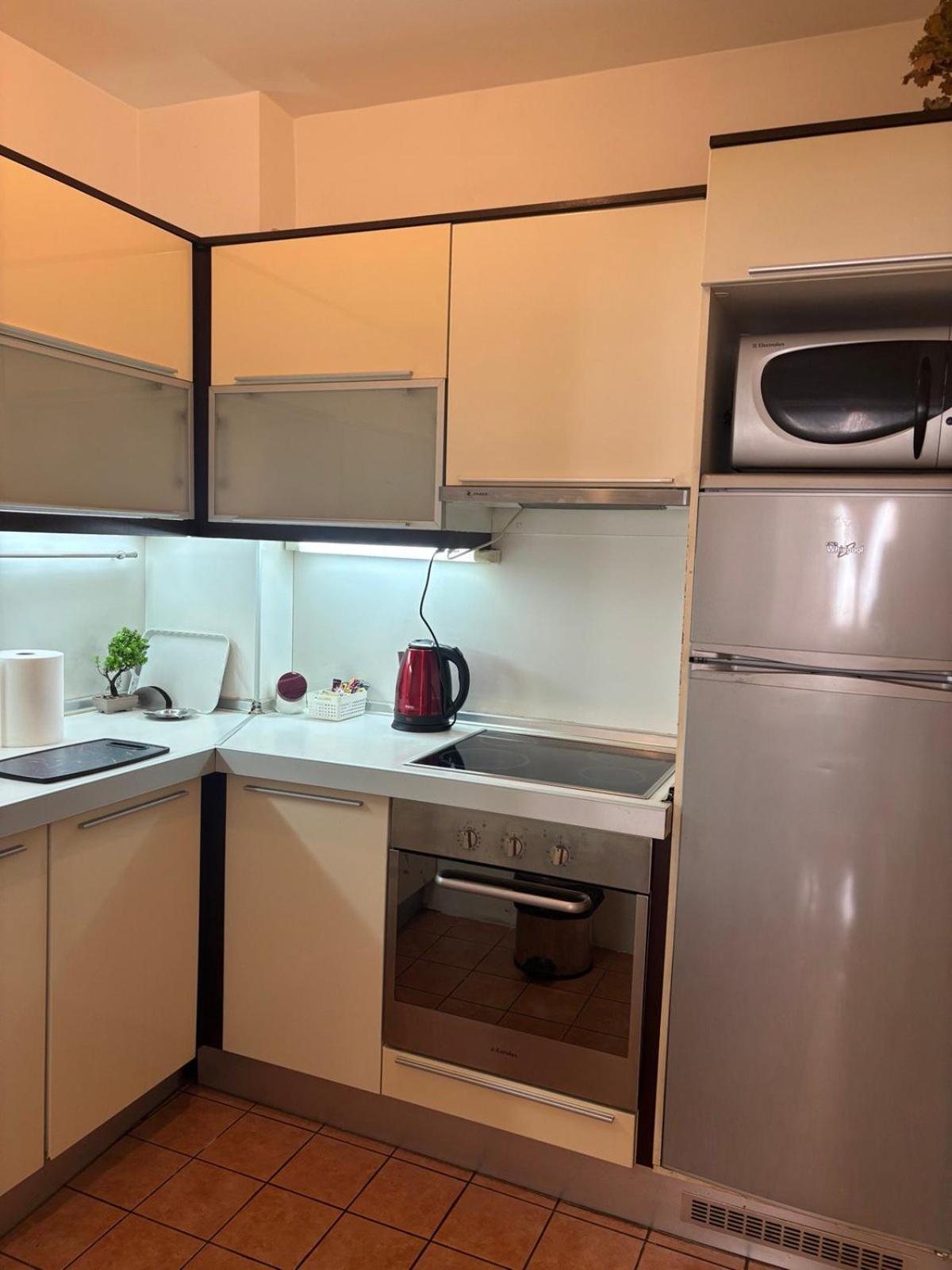 Lovely Square Purple Velvet Apartman