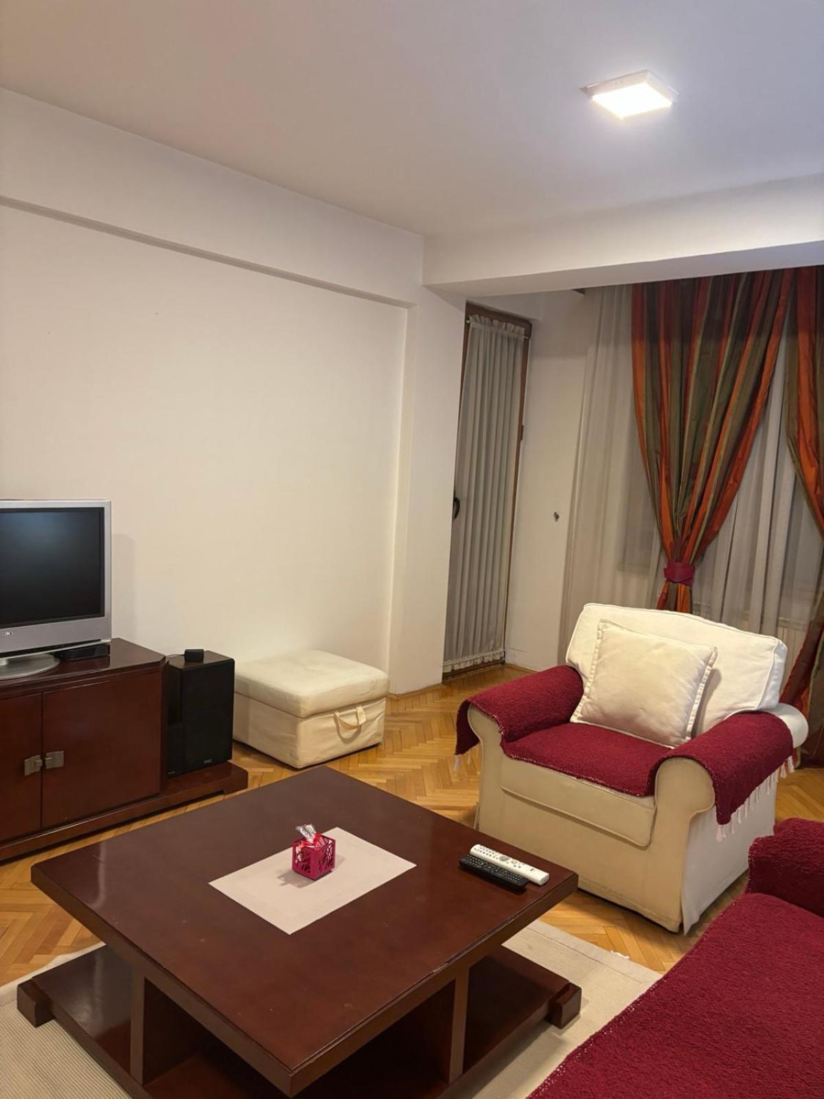 Lovely Square Purple Velvet Apartman *
