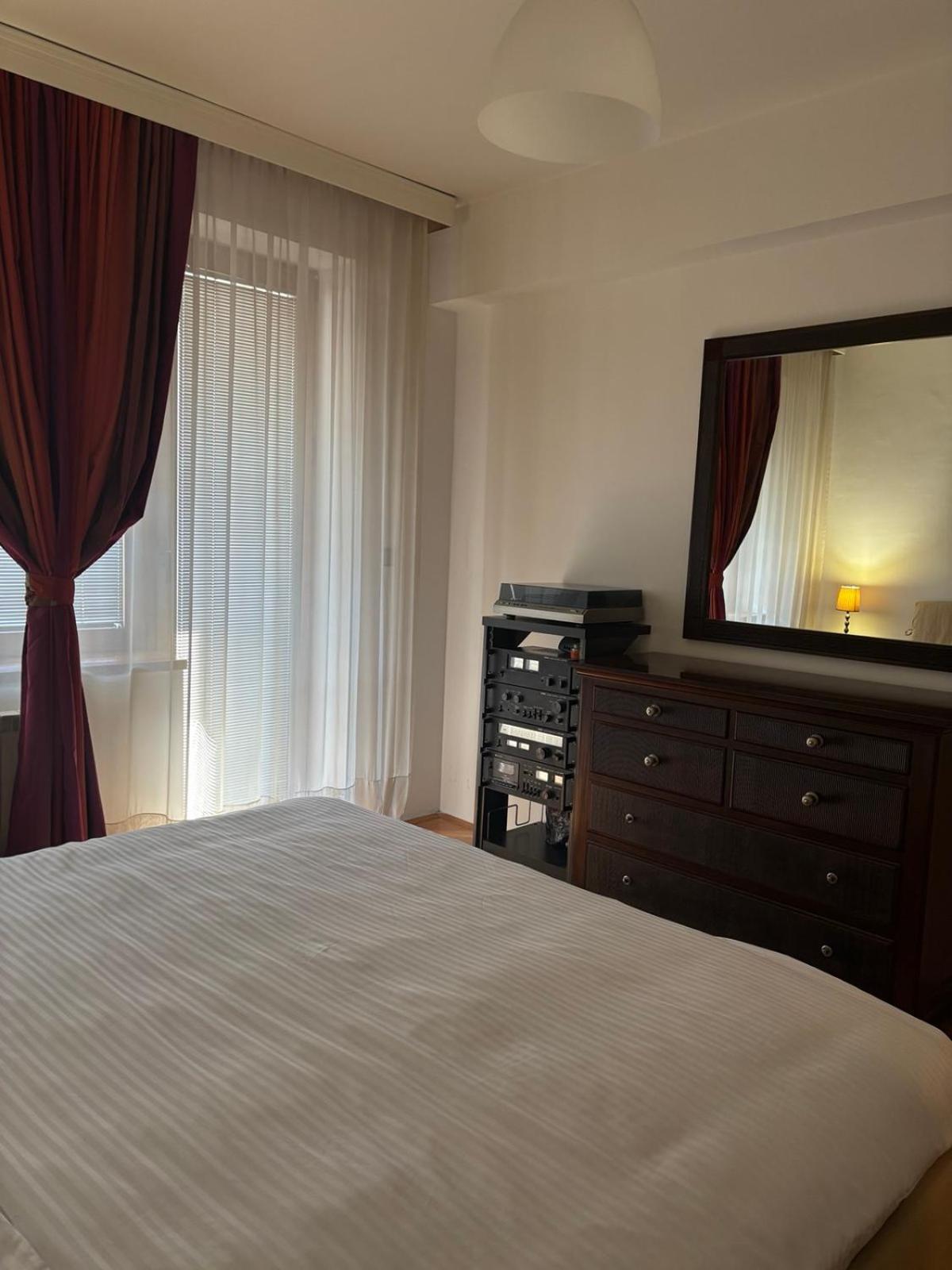 Apartman Lovely Square Purple Velvet