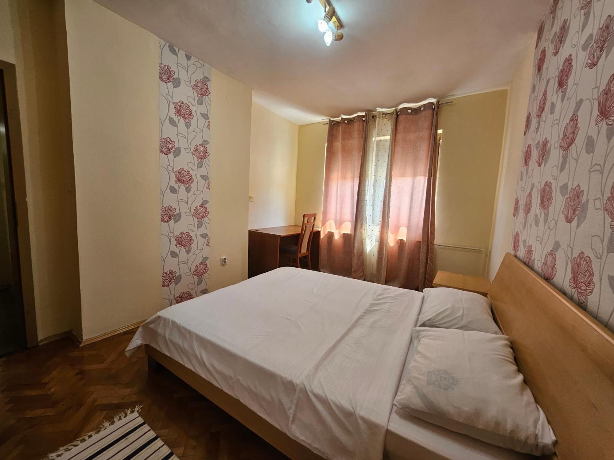Апартамент Lovely Square Purple Velvet 43 Macedonia Stree
