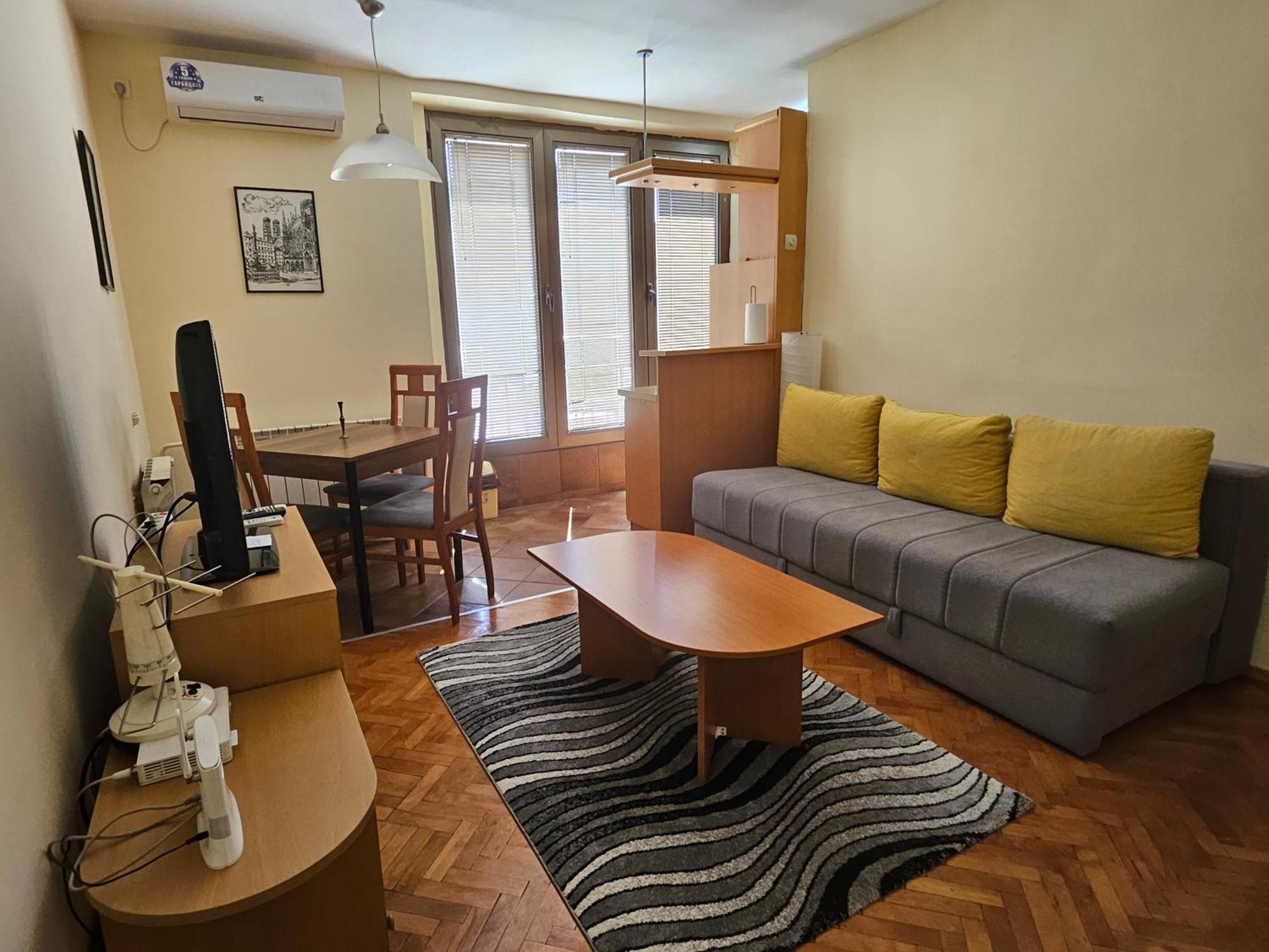 Апартамент Lovely Square Purple Velvet 43 Macedonia Stree *